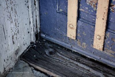 "Signs of Wear",   <a href="https://www.bhphotovideo.com/c/product/1119027-REG/canon_0582c002_eos_5ds_r_dslr.html/BI/21392/KBID/23763/DFF/d10-v21-t1-x604095/SID/DFF" target="_blank" rel="noopener">Canon 5DS R</a>, <a href="https://www.bhphotovideo.com/c/product/1414599-REG/canon_3044c002_ef_70_200mm_f_2_8l_is.html/BI/21392/KBID/23763/DFF/d10-v21-t1-x901618/SID/DFF" target="_blank" rel="noopener">70-200mm f/2.8L Mk2</a>, <a href="https://singh-ray.com/shop/lb-lighter-brighter-colorcombo-polarizer-color-intensifier/" target="_blank" rel="noopener">Singh-Ray Color Combo Polarizer</a>