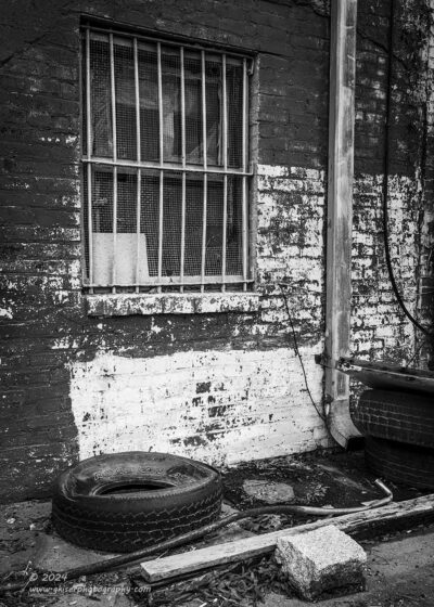"Alley Decor",   Canon 5DS R, 70-200mm f/2.8L Mk2, Singh-Ray Color Combo Polarizer